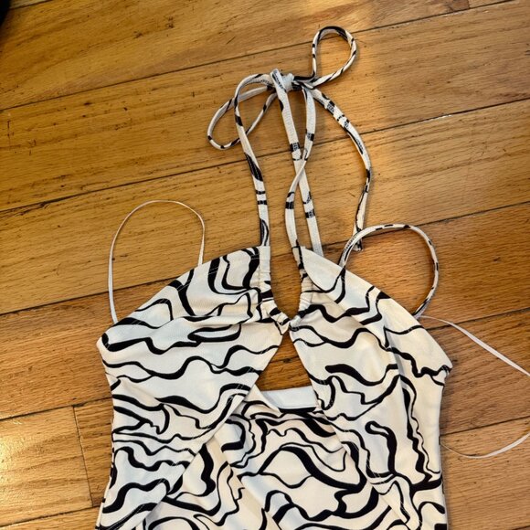 Abercrombie Halter Keyhole Knit Midi Dress - XS petite, never worn - Picture 4 of 5